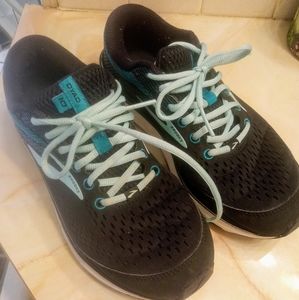 Brooks Dyad running shoes